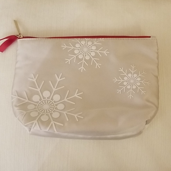 💞Gift with Purchase💞 Clairns satin makeup bag - Picture 1 of 2